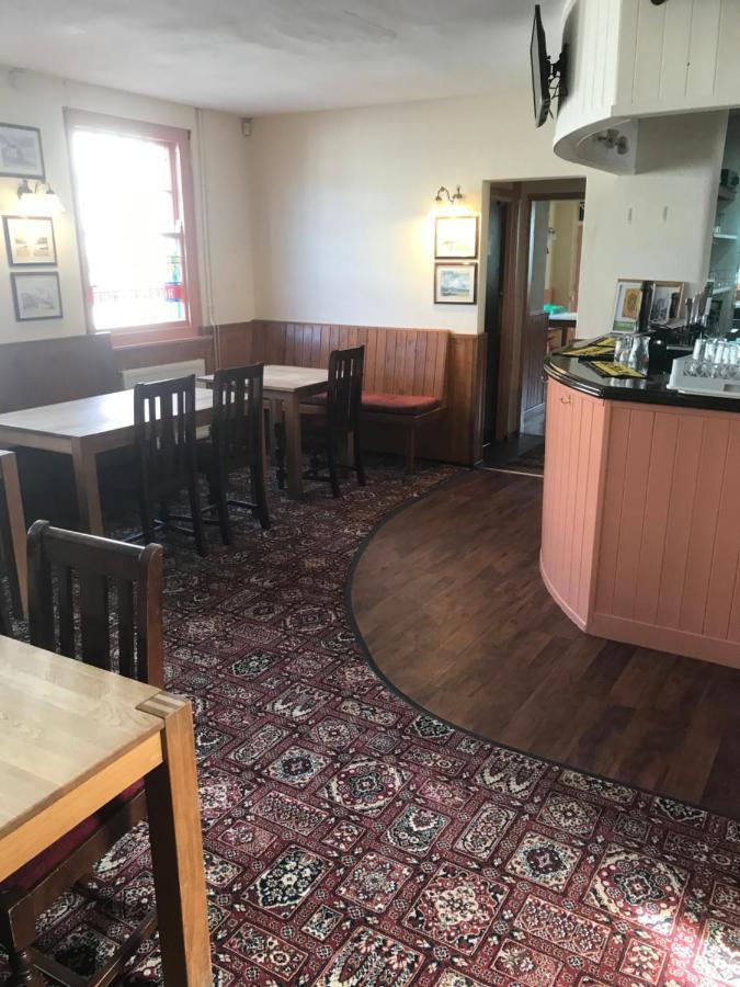 Dolphin Hotel Public House 웨이머스만 외부 사진