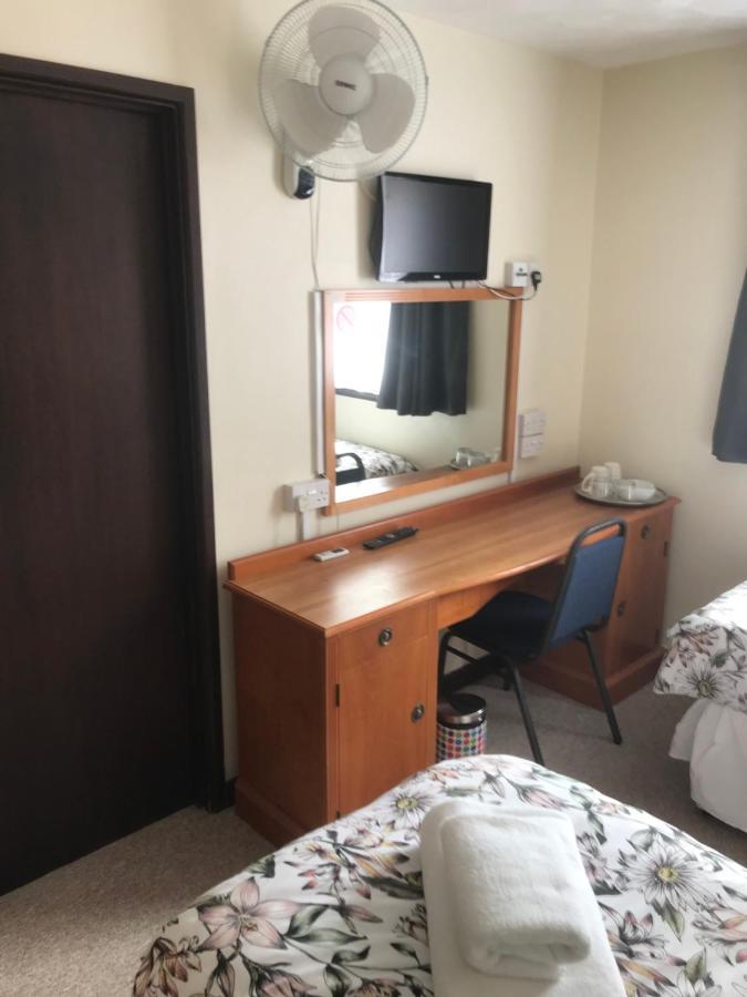 Dolphin Hotel Public House 웨이머스만 외부 사진