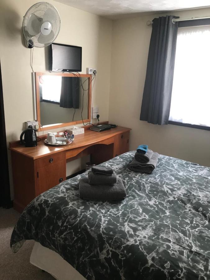 Dolphin Hotel Public House 웨이머스만 외부 사진