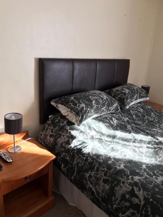 Dolphin Hotel Public House 웨이머스만 외부 사진